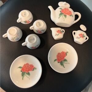 “Frenzy Toys” White Miniature Ceramic Tea Set with Pink Roses Great Condition
